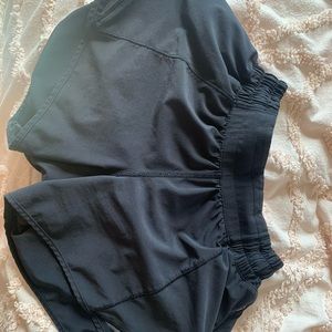 lululemon hottie hot shorts 4”